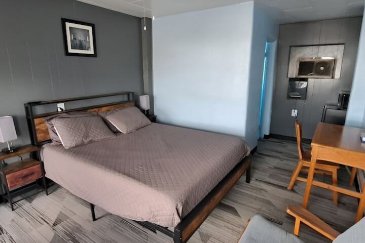 Room 2 of 28