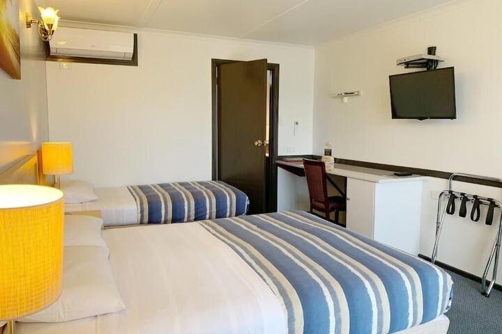Room 4 of 79