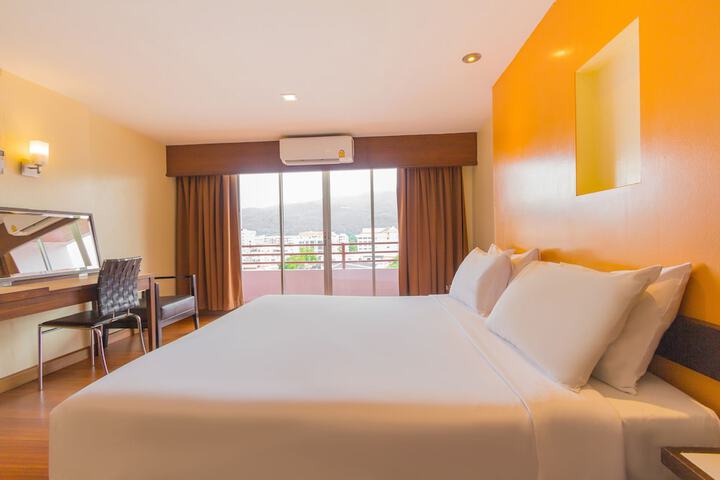 Room 18 of 65
