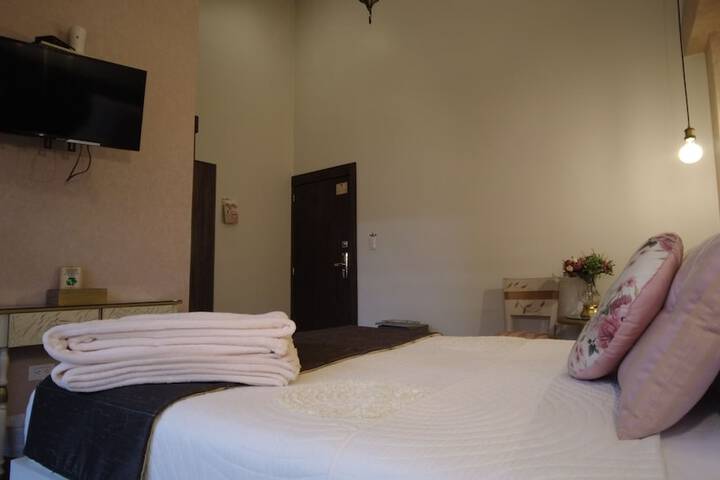 Room 6 of 62