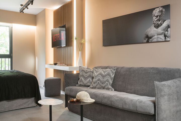 Room 40 of 102