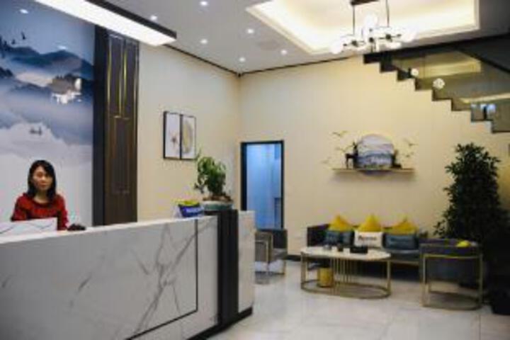 Shaohua City Hotel (Xinxian Jingjiu Road Branch)