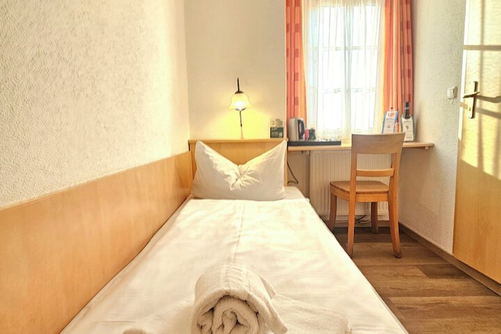 Room 44 of 96