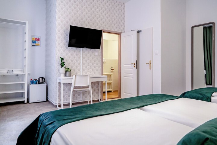 Room 42 of 75