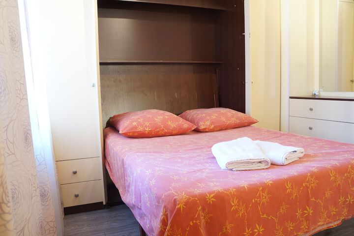 Room 13 of 18