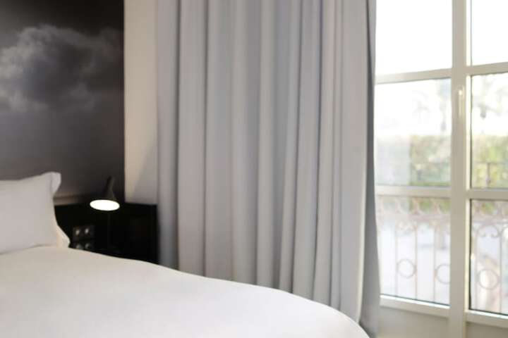 Room 28 of 72