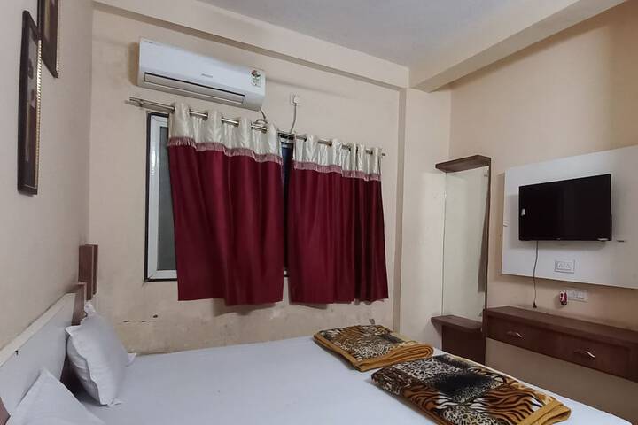 Room 7 of 9