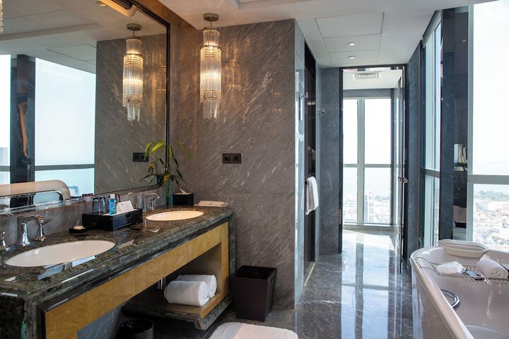Room 10 of 74