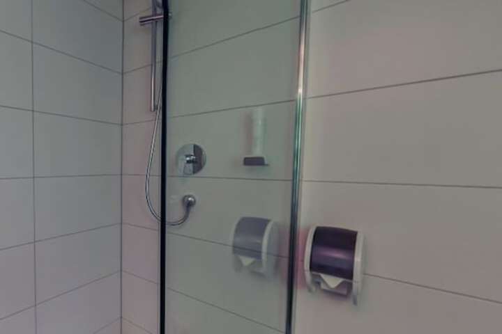 Room 16 of 21