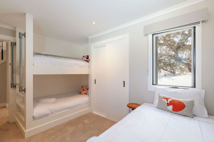 Room 17 of 166