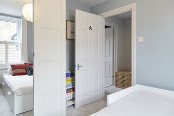 Room 8 of 18
