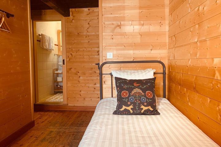Room 8 of 49