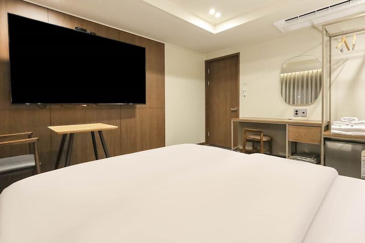 Room 20 of 42