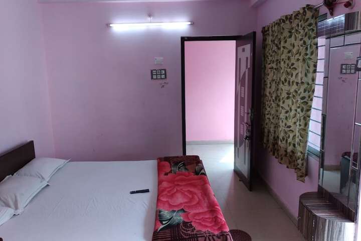 Room 6 of 9