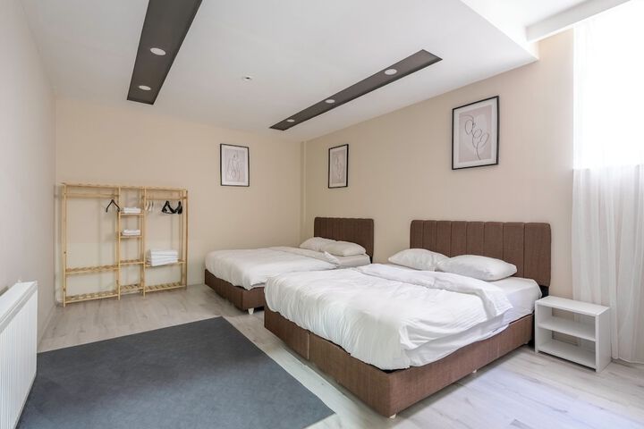 Room 80 of 293