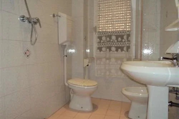 Room 8 of 13