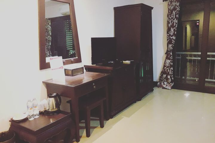 Room 18 of 48