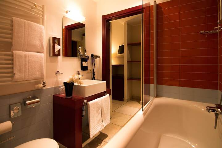 Room 6 of 55