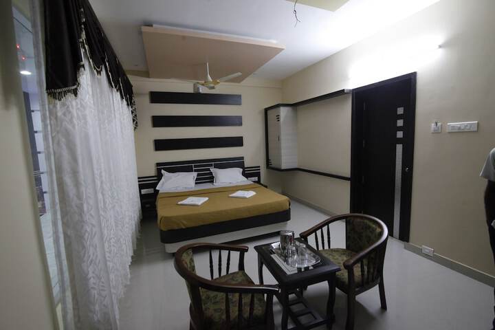 Room 6 of 8