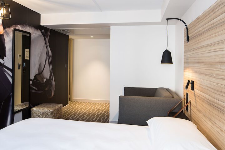 Room 4 of 53