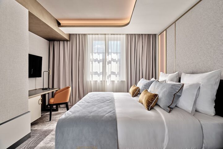 Room 4 of 80
