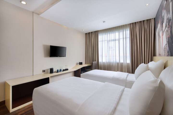 Room 6 of 43