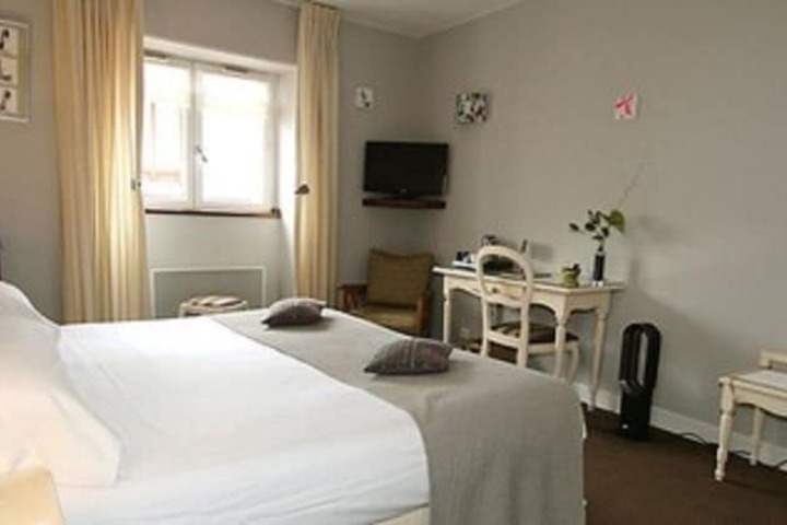 Room 10 of 28