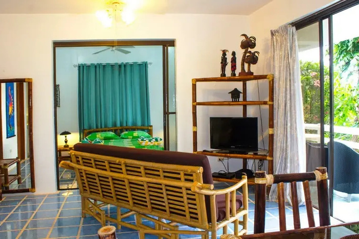 Room 4 of 25