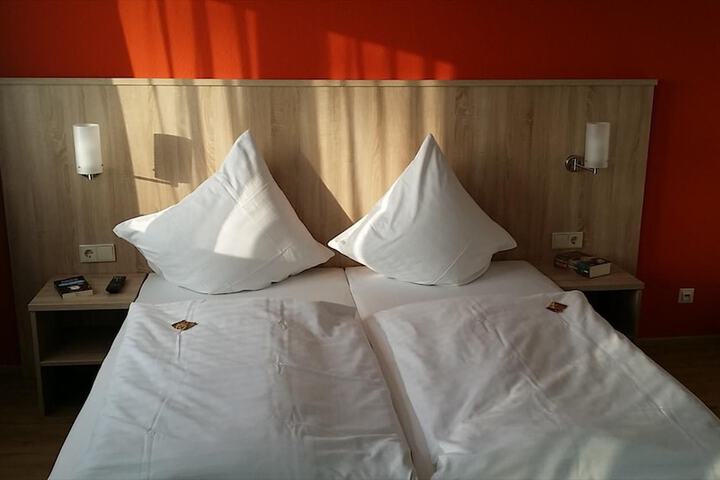 Room 6 of 31