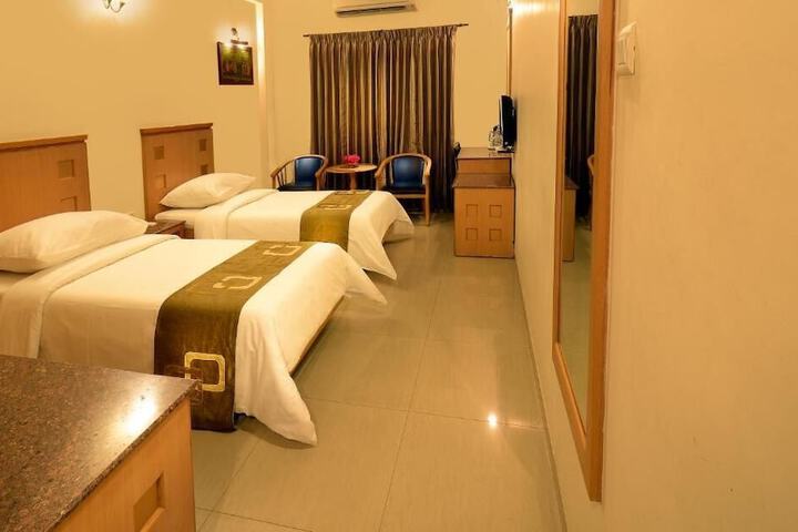Room 10 of 33