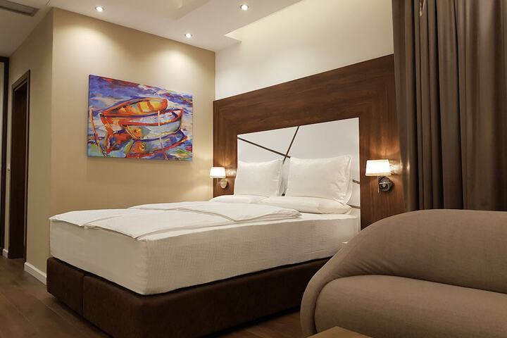 Room 18 of 140