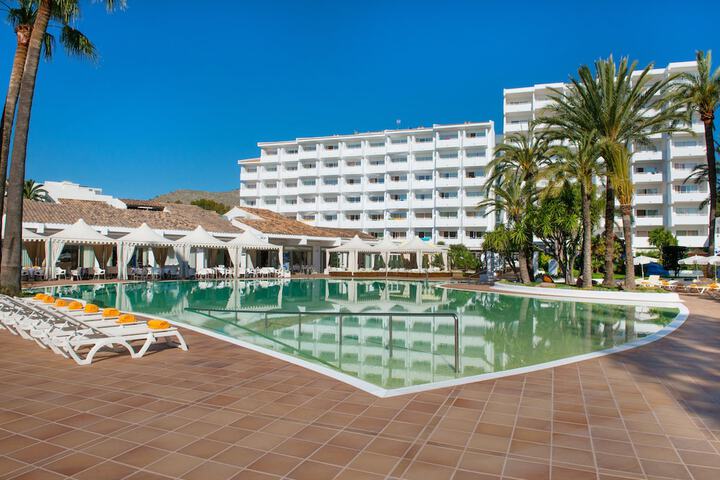 Hotel with Pool