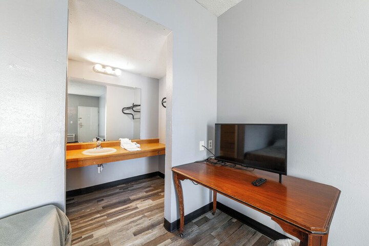 Room 6 of 11
