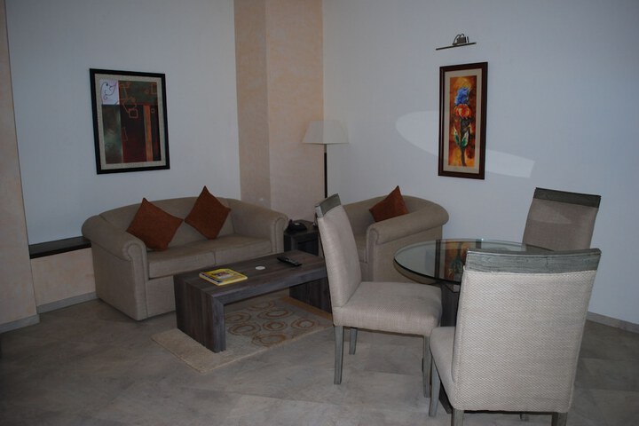 Room 33 of 110
