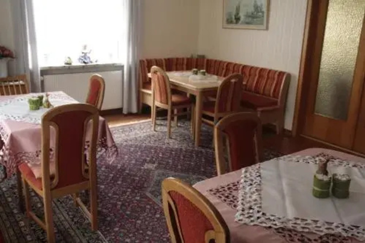 Dining 11 of 12