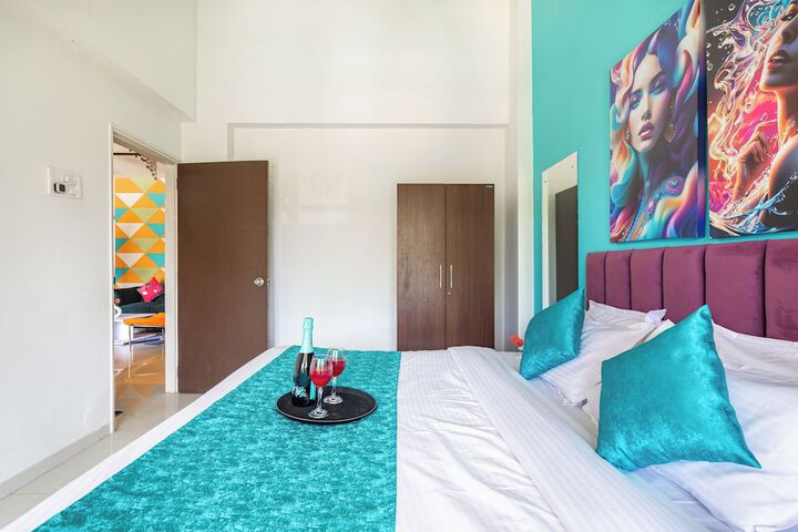 Room 33 of 682