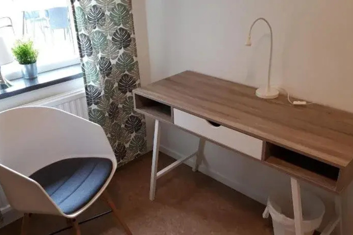 Room 5 of 16