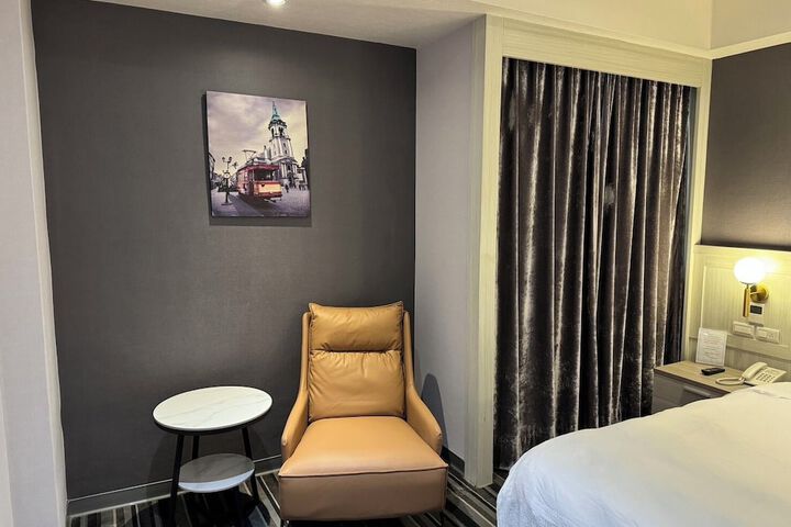 Room 30 of 74