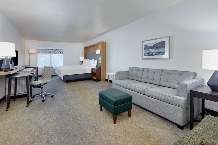 Room 6 of 44