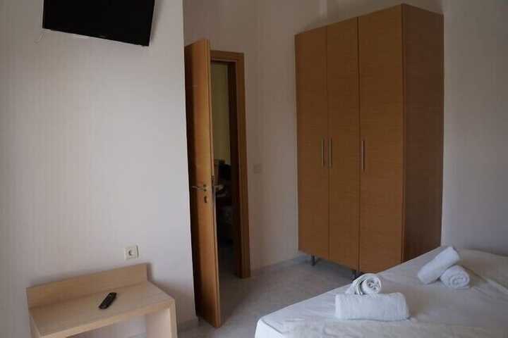 Room 6 of 35