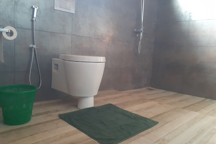 Room 16 of 32
