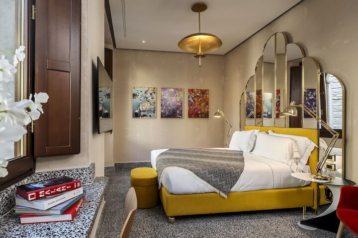 Room 32 of 95