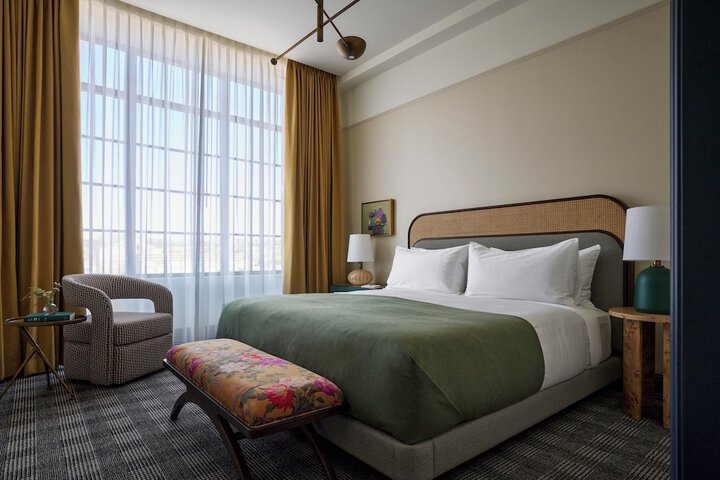 Room 44 of 190