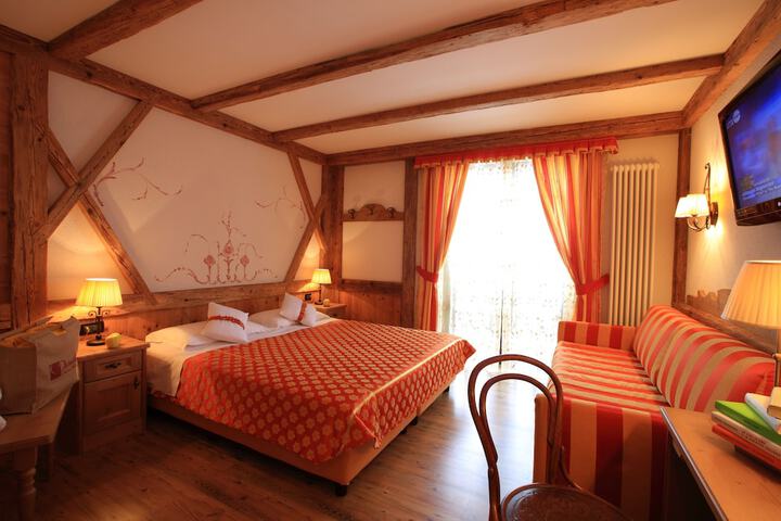 Room 9 of 33