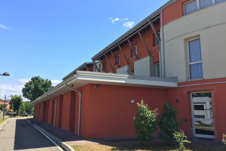 Hotel Exterior 43 of 46