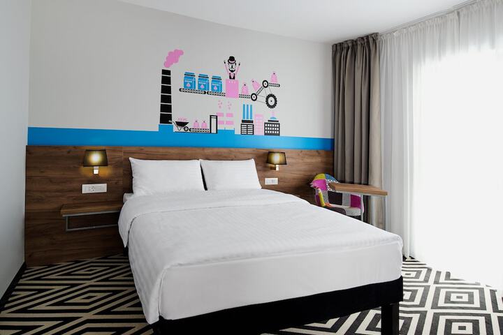 Room 13 of 52