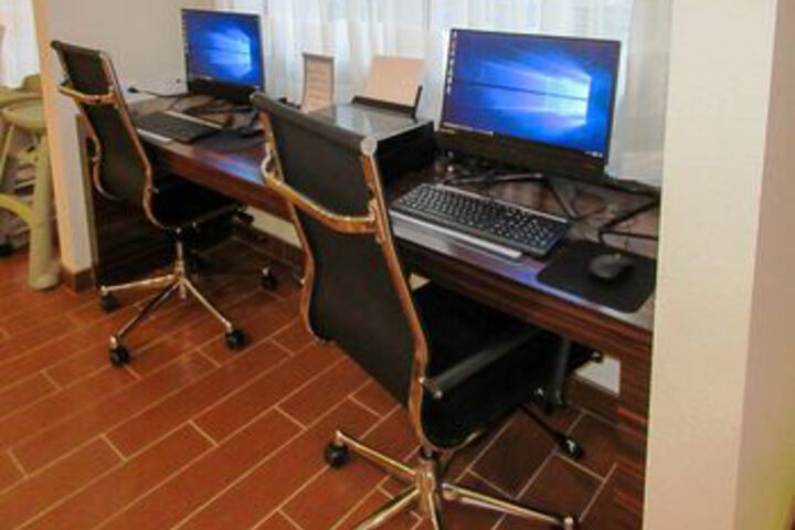 Business Center 8 of 74