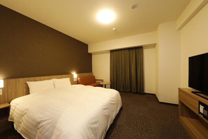 Room 18 of 90