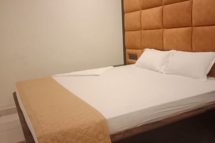 Room 11 of 24