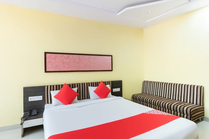 Room 6 of 16